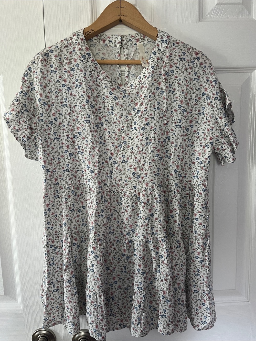 Short Sleeve Babydoll Floral Blouse Tiered - White with Blue & Pink Floral E.C.